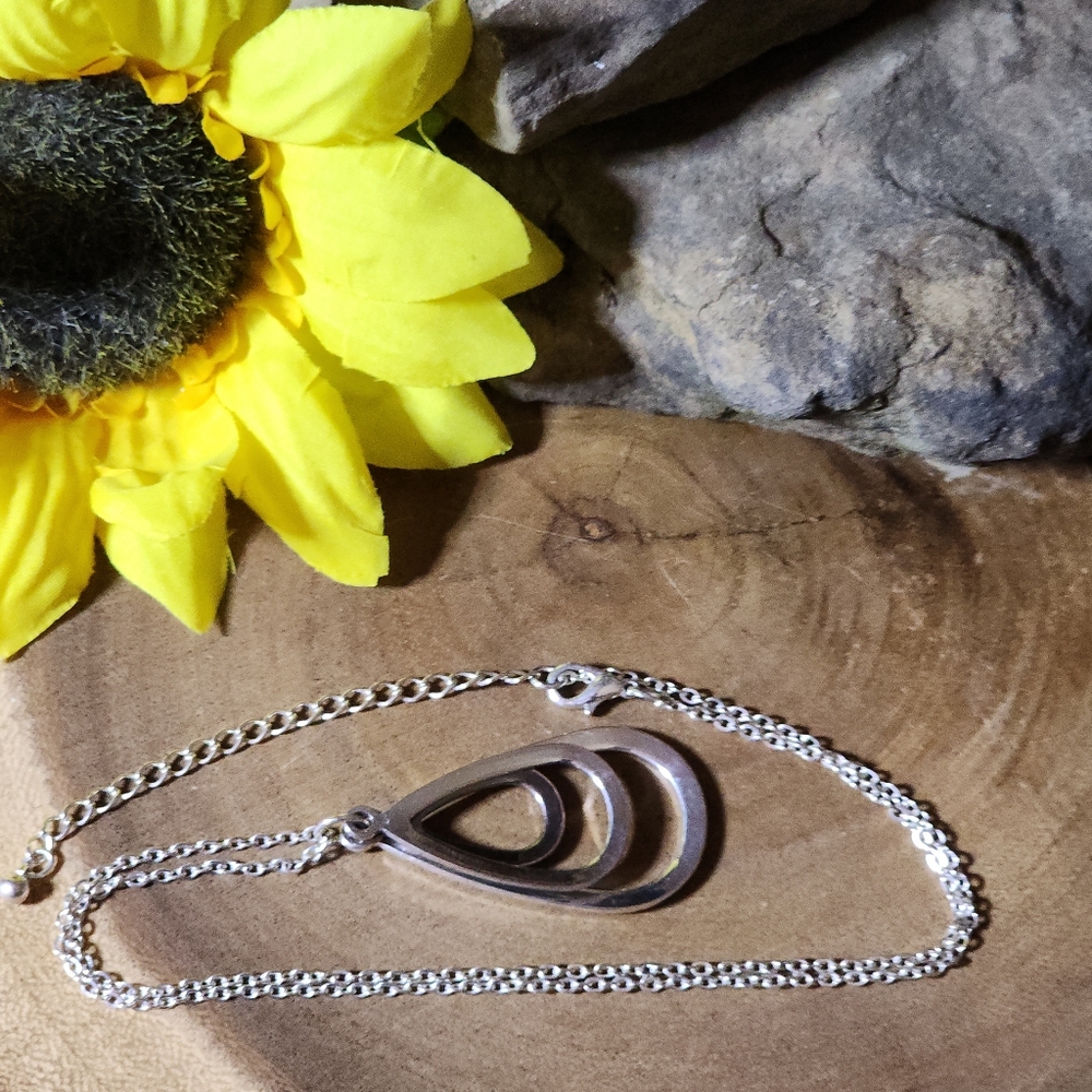 Elegant Silver Toned Teardrop Necklace